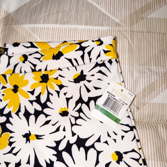 Michael Kors Yellow and Black Floral Above the Knee A-Line Skirt SZ L NWT - Picture 2 of 8